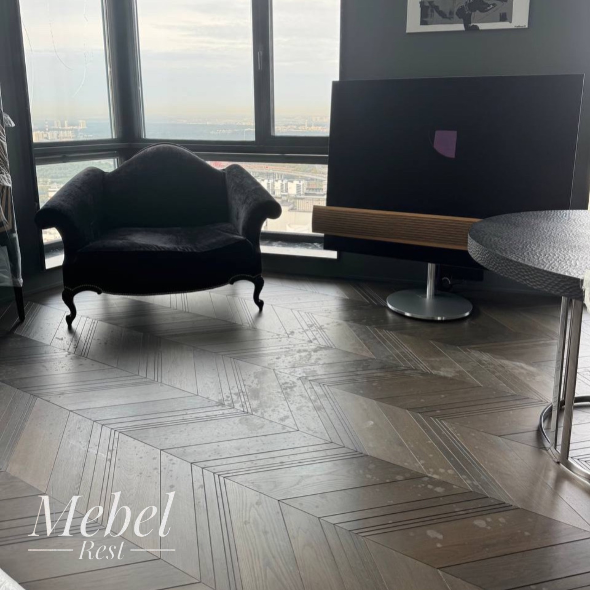 restavraciya-parketa-posle-razlitoj-zhidkosti-dlya-snyatiya-laka